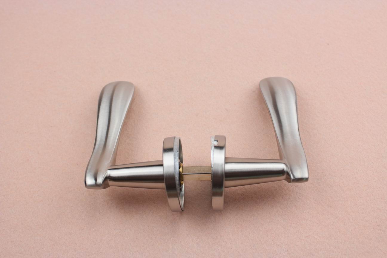 China Supplier Stainless Steel 304 Solid Casting Lever Door Handle